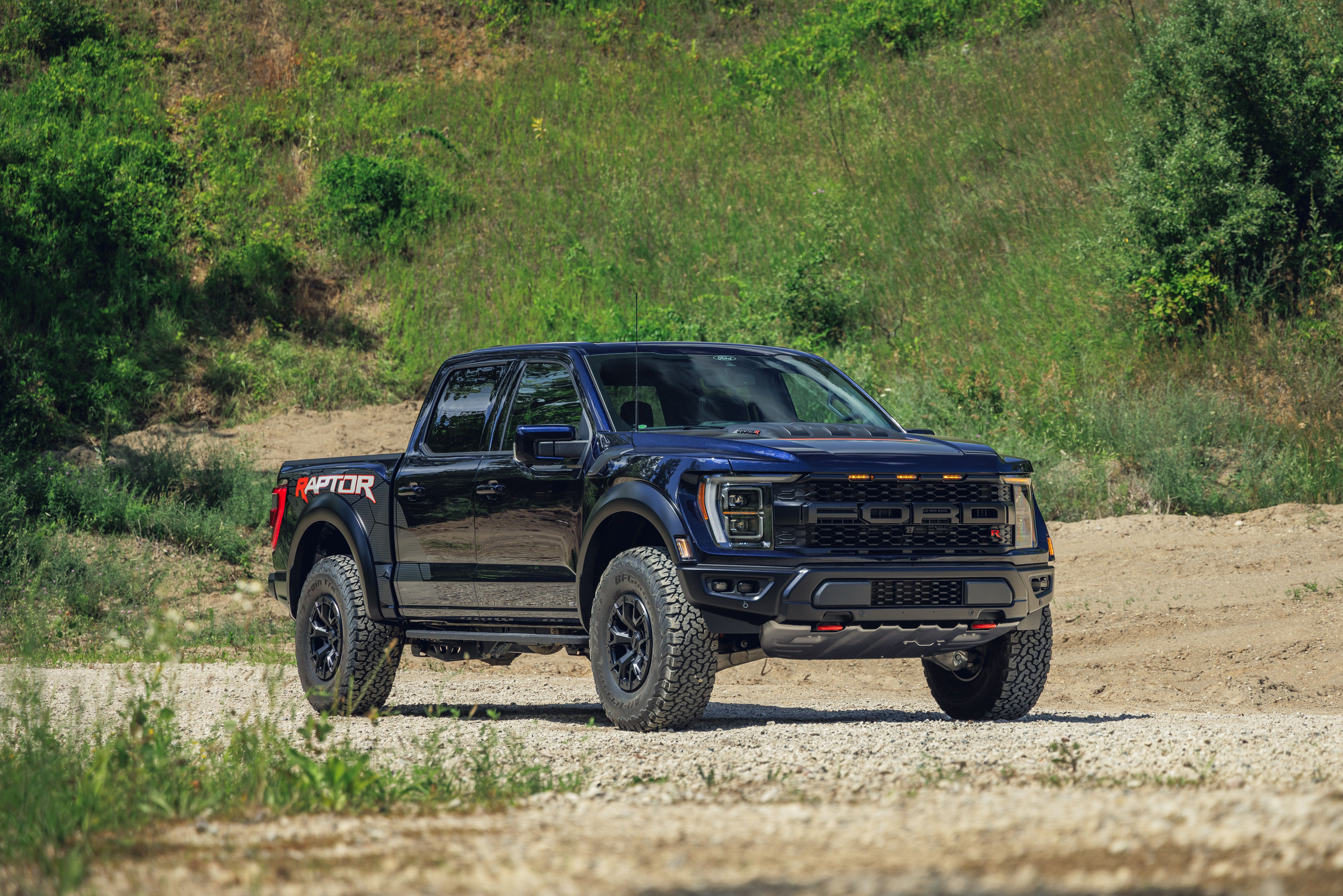 Обзор ford bronco raptor 2023 —  бездорожье, двигатель, характеристики.