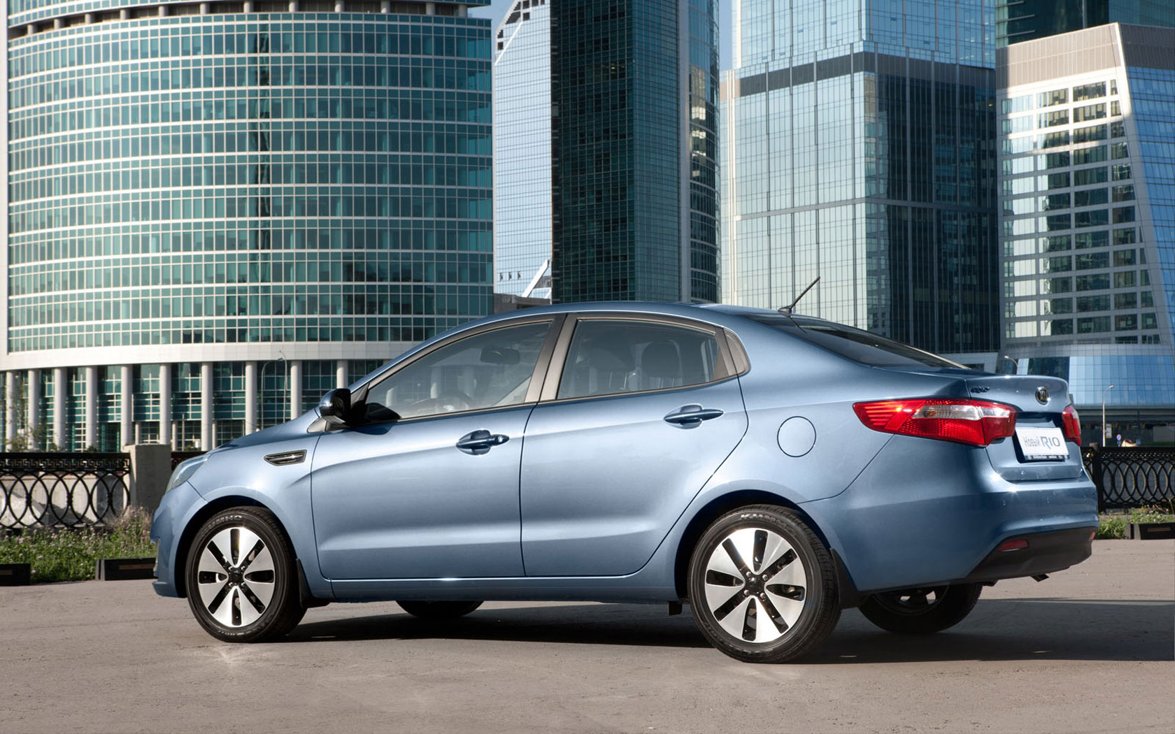 Где находится топливный фильтр на kia rio: когда его нужно менять