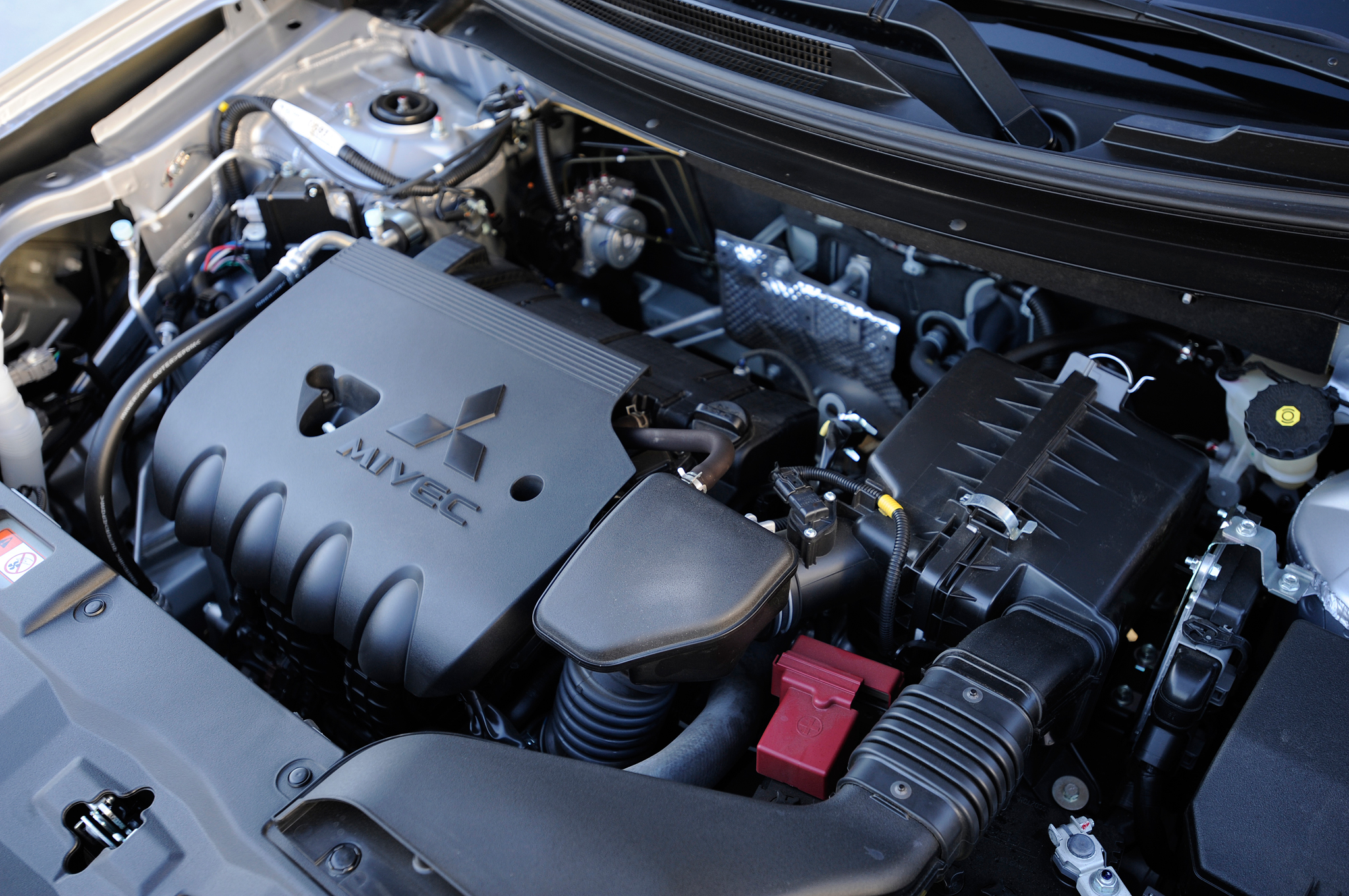 Mitsubishi Outlander третьего поколения является долгожителем на рынке Модель, выпущенная в 2012 году, серьезно не меняется, а лишь обновляется Японцы за