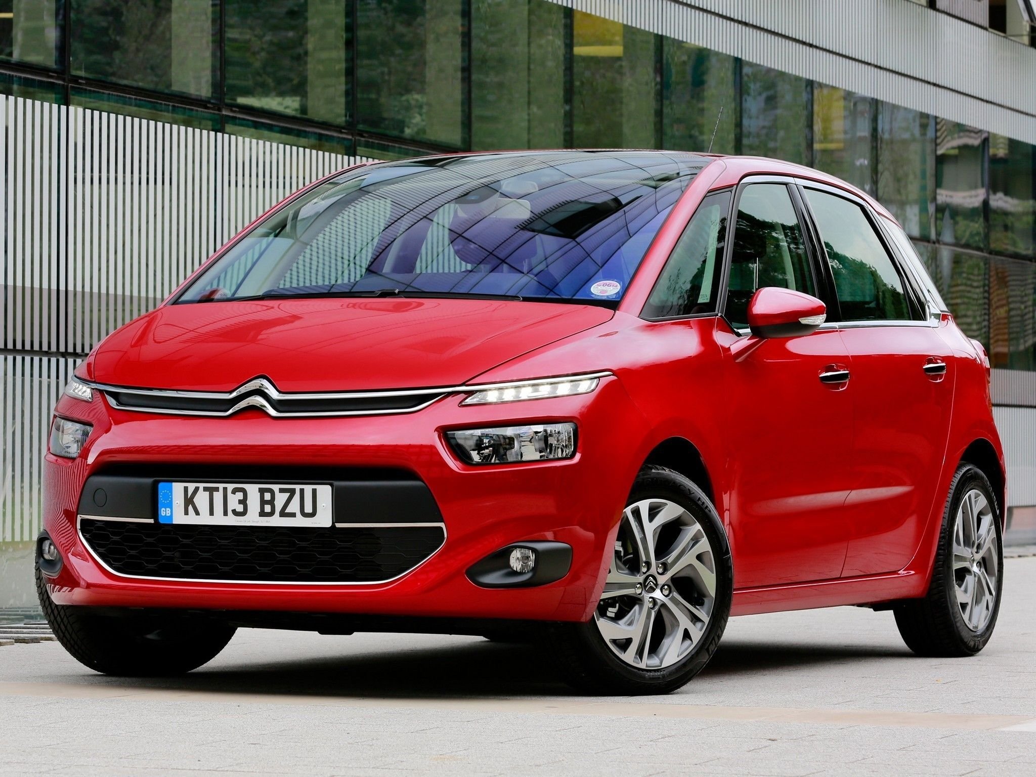 Citroen - полный каталог моделей, характеристики, отзывы на все автомобили citroen (ситроен)