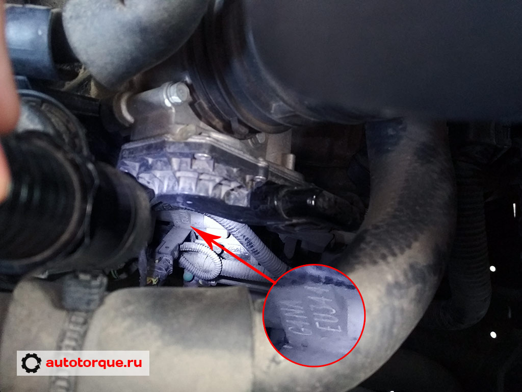 Где находится номер двигателя на kia sportage 2012 года