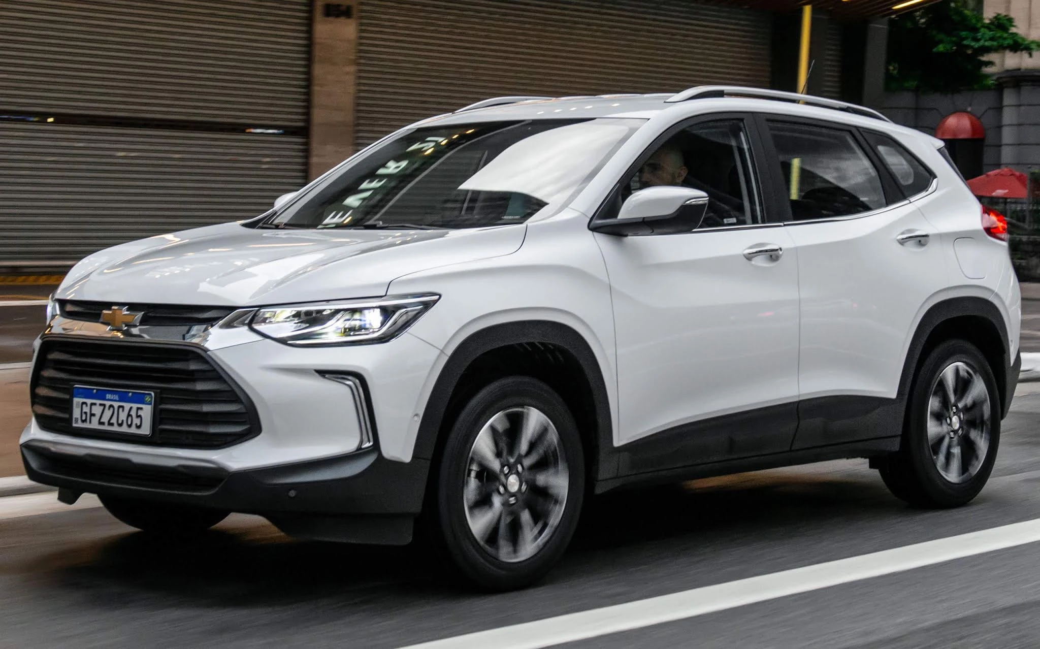 Технические характеристики моделей chevrolet tracker. 
			весь модельный ряд , обзор и описание автомобилей шевроле трекер.