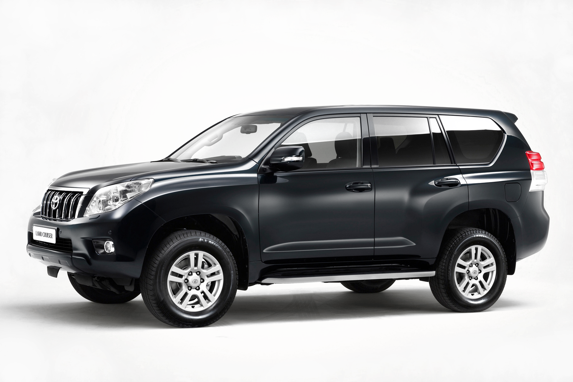 Обзор toyota land cruiser prado 150, land rover discovery 4 и volkswagen touareg 2010 - autopeople