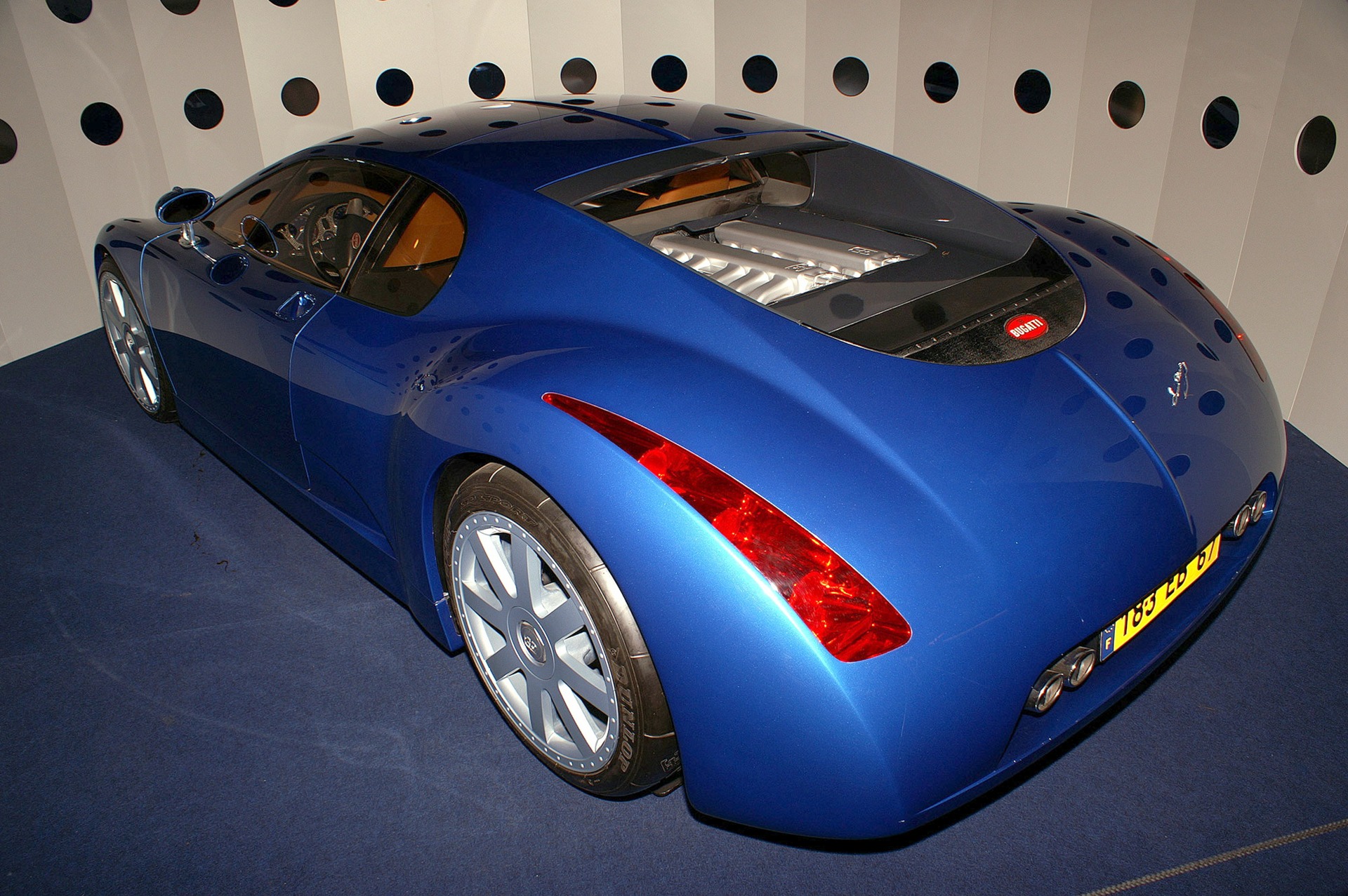Bugatti mistral 2024 — последний в истории 8,0-литровый 16-цилиндровый гиперкар bugatti
