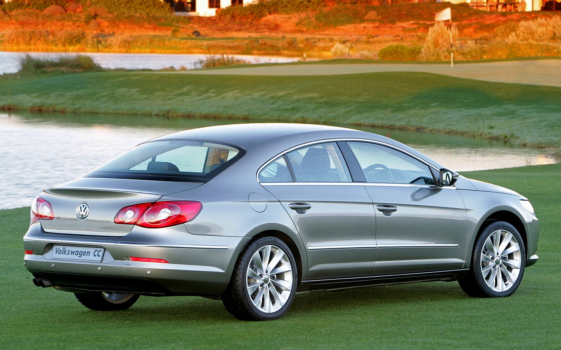 Какому классу принадлежит volkswagen passat cc?
