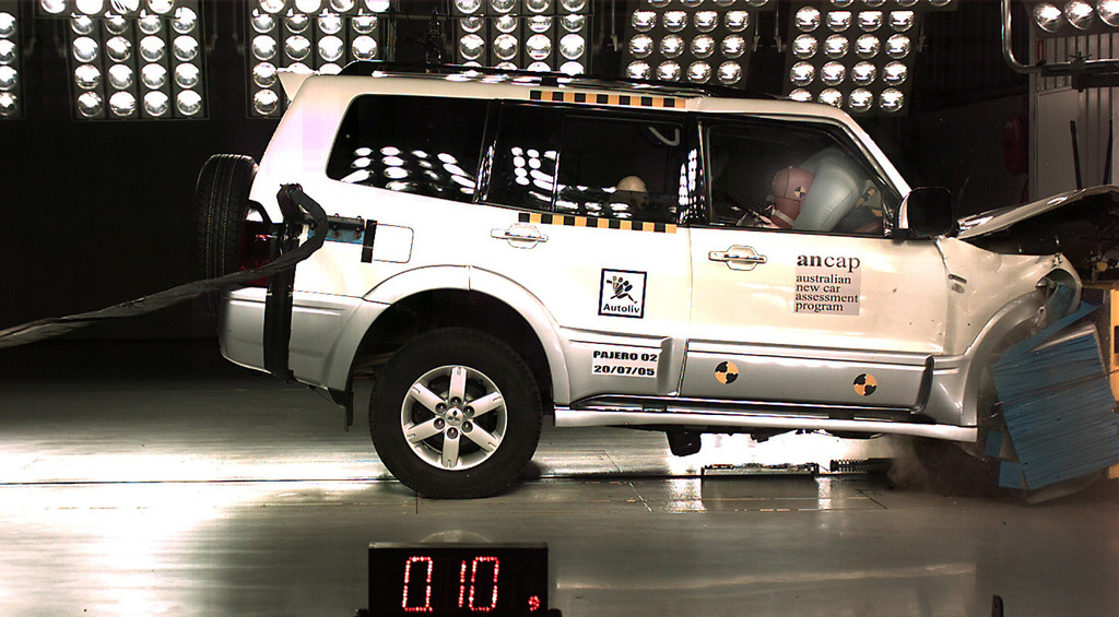 Тест mitsubishi pajero iv: комфортабельный "проходимец"