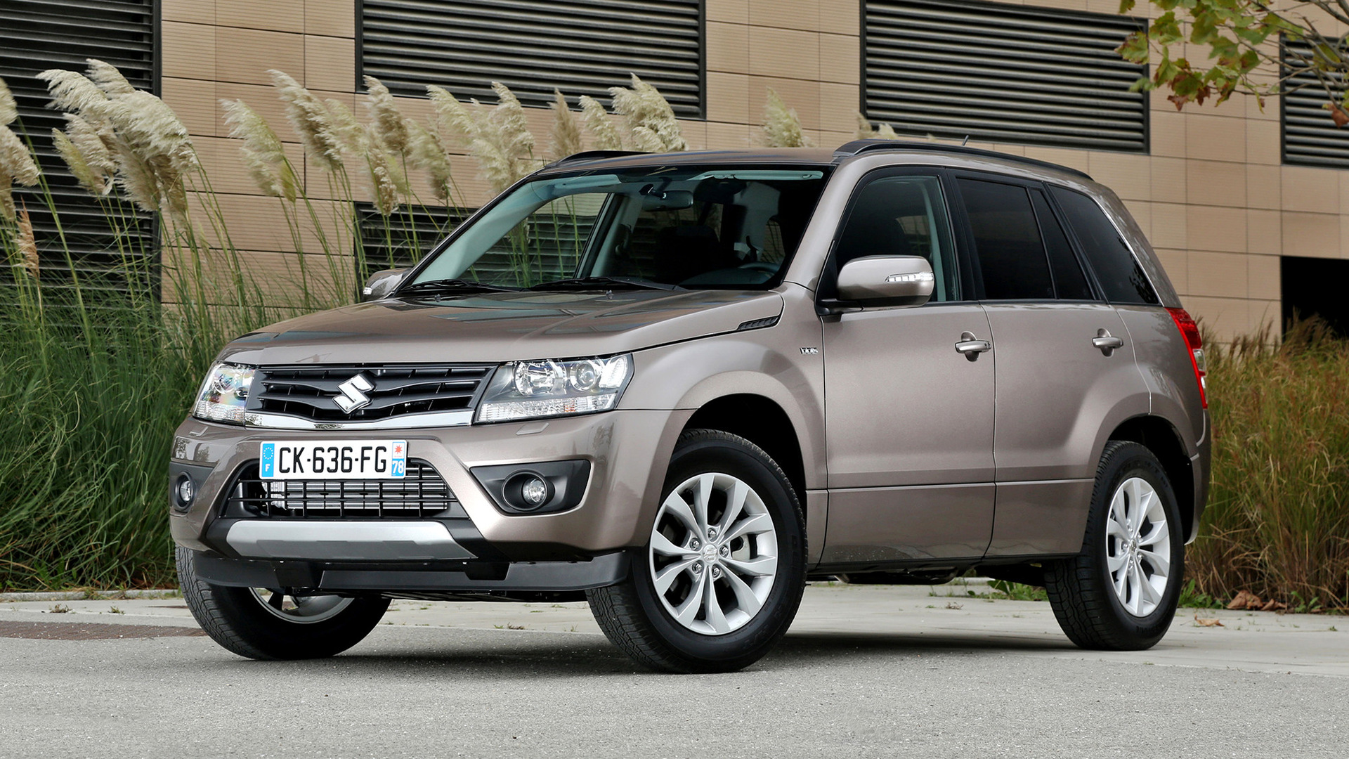 Как поменять лампочку ближнего света на suzuki grand vitara
