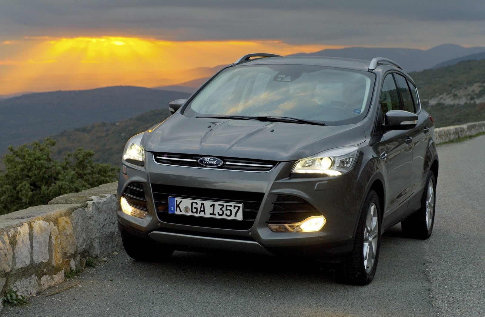 Ford kuga: поколения, кузова по годам, история модели и года выпуска, рестайлинг, характеристики, габариты, фото - carsweek