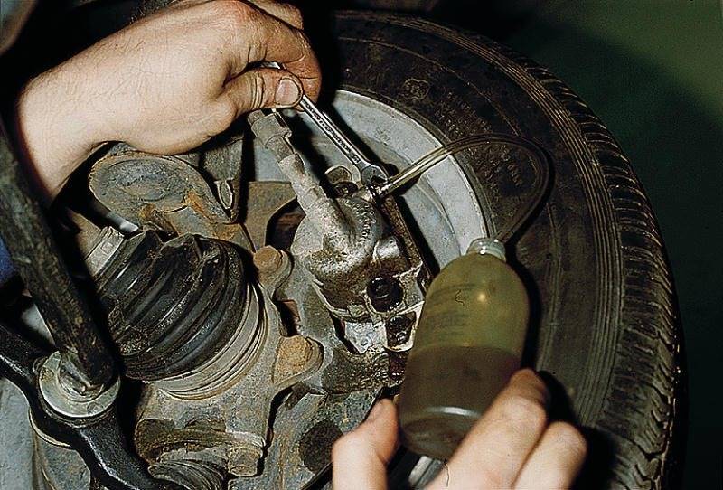 Прокачка главного тормозного цилиндра ваз 2110