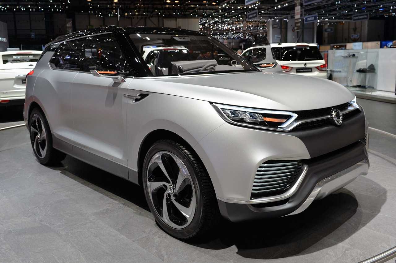В конце 80-х годов знаменитой большой немецкой тройки еще не было – Audi была в роли догоняющих, а вся конкуренция на вершине автомобильного прогресса вела