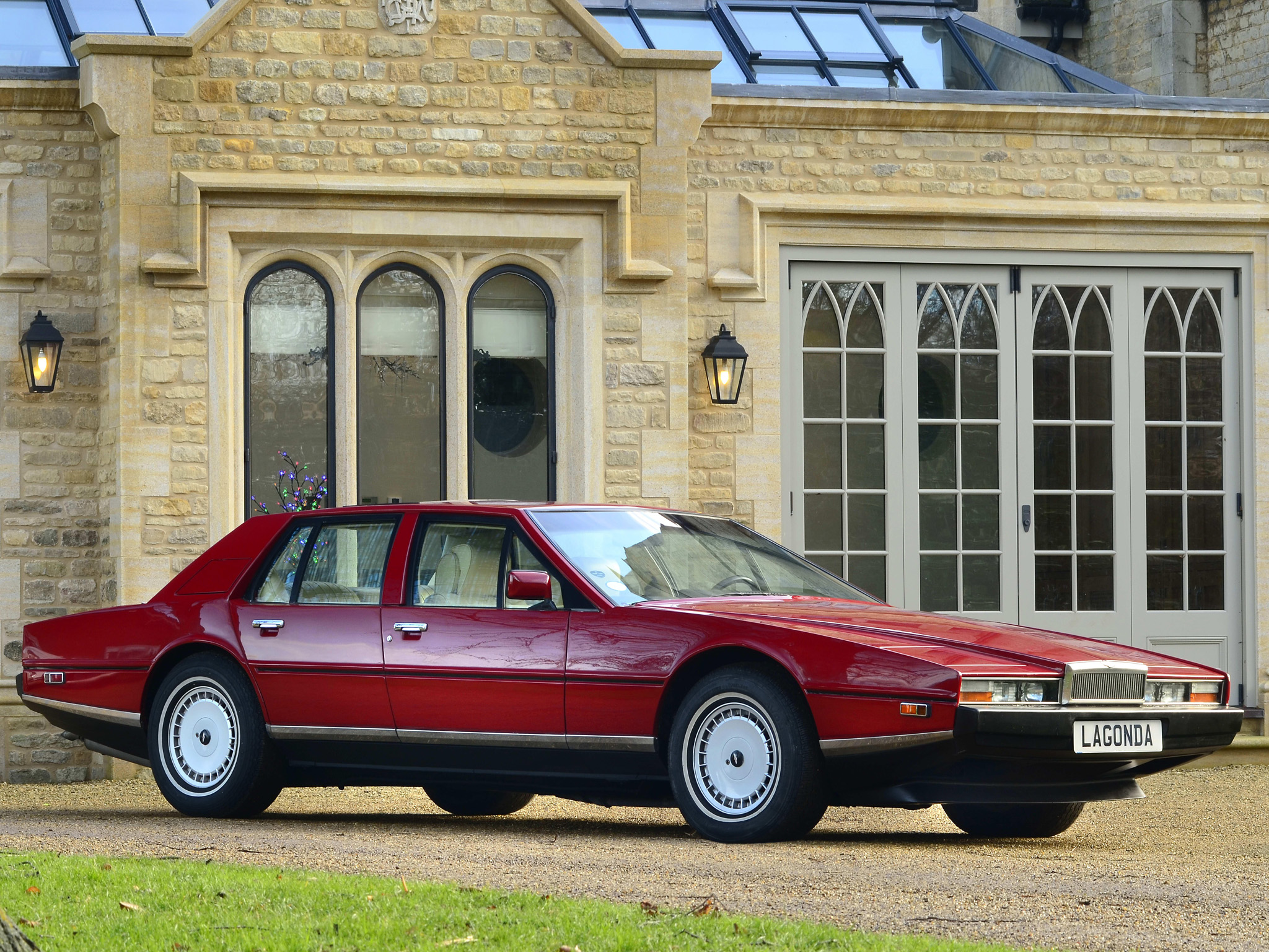 Роскошная и загадочная lagonda aston martin для избранных