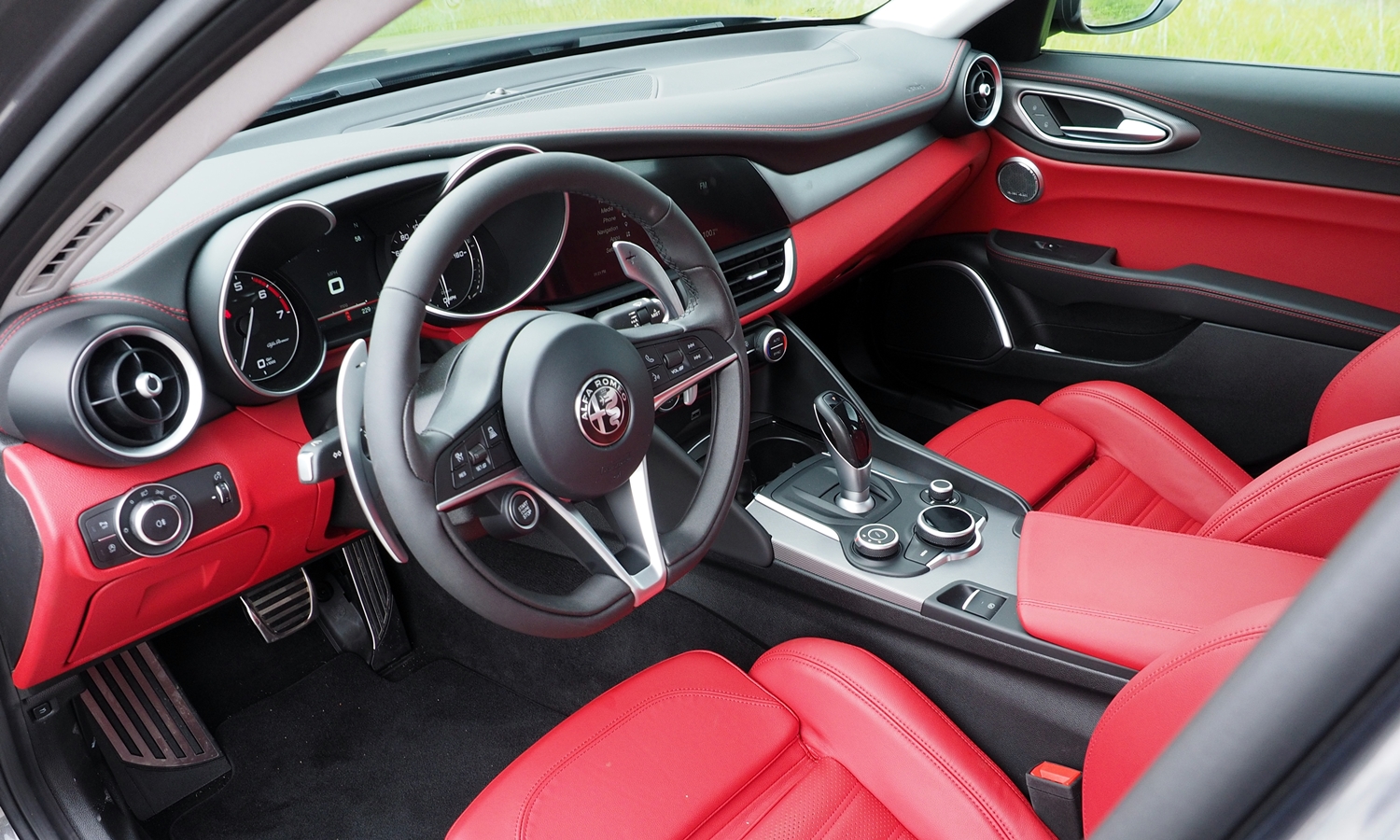 Alfa romeo giulia: поколения, кузова по годам, история модели и года выпуска, рестайлинг, характеристики, габариты, фото - carsweek