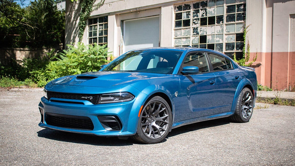 2020 dodge charger srt hellcat widebody review: meaner and more agile - cnet