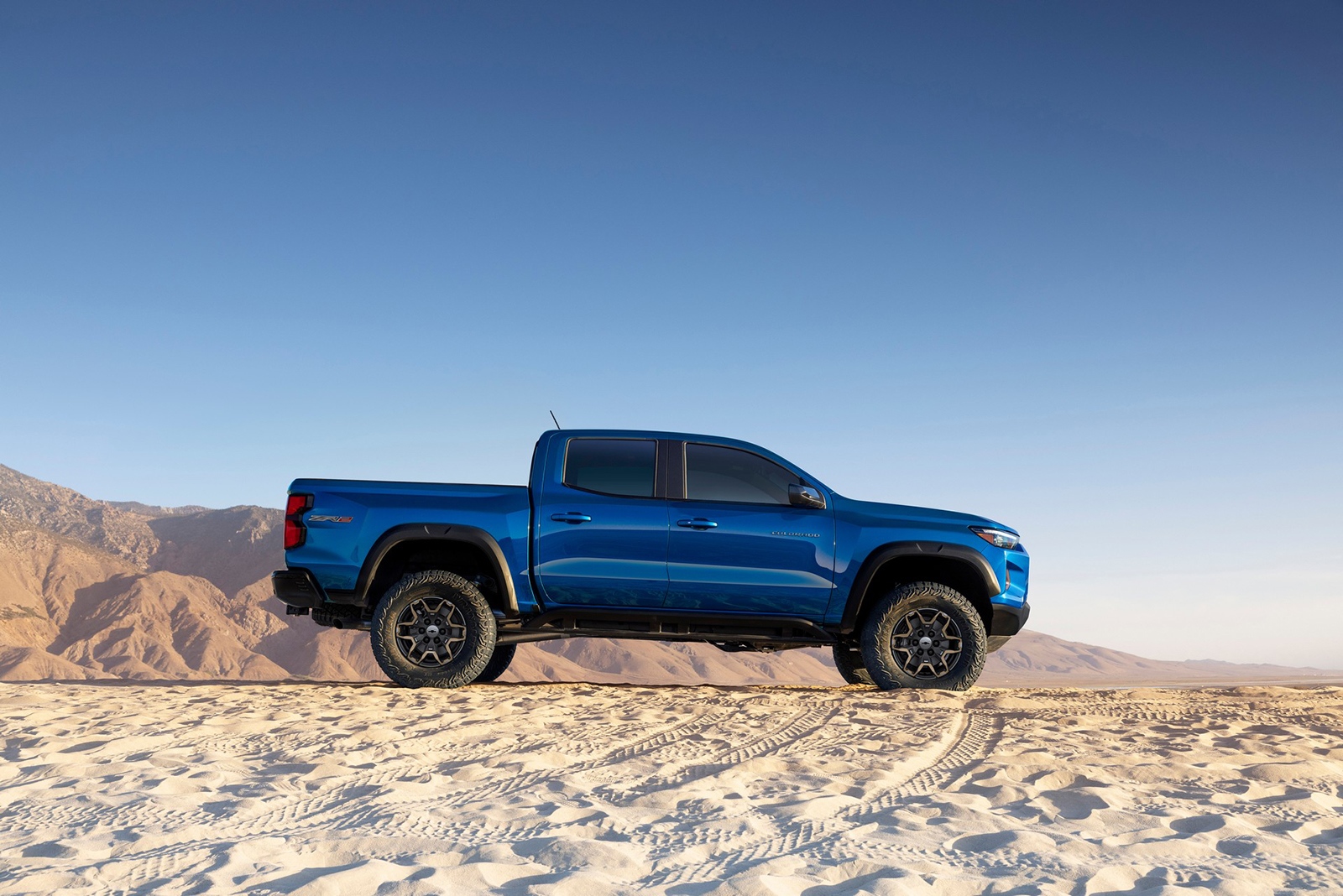 Компания general motors представила в сша новый пикап chevrolet colorado 2023 года