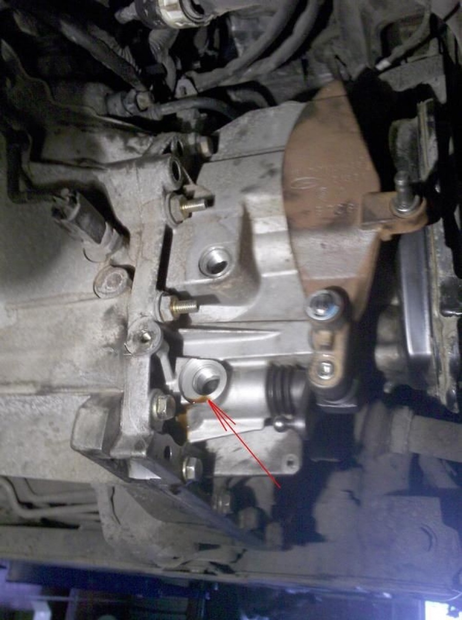 1.4.7. ford focus ii. проверка уровня масла в коробке передач и его замена