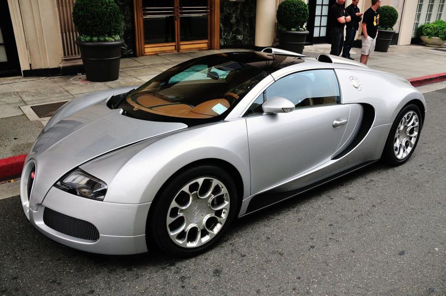 Гиперкар bugatti veyron